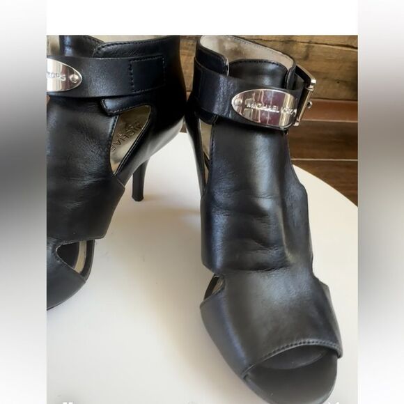 Michael Kors MK Plate Peep-Toe Booties – Size 6M - Picture 10 of 12